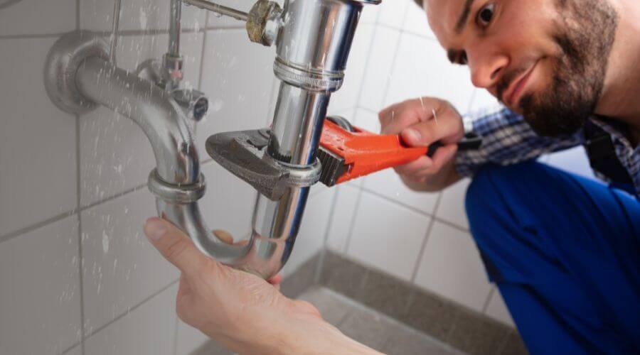 Professional emergency plumbing in Redwood, MS